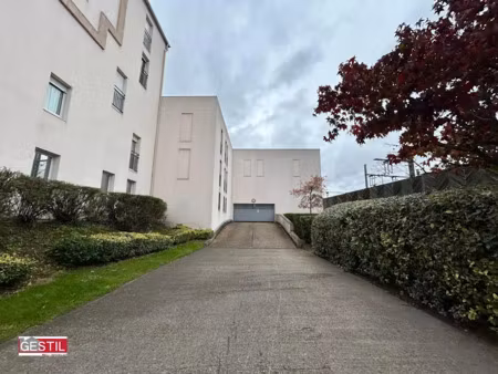 location parking à pontoise (95000)  60 €