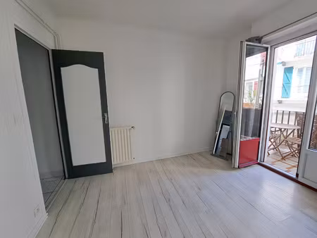 hendaye ville/gare  t4 d'env. 83 m2  balcon véranda et cave