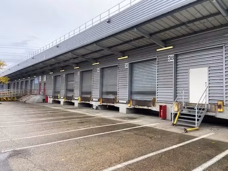 local messagerie 560 m2 a mions (69)  2 min. sortie a.46.