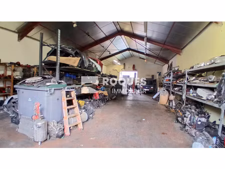 local polyvalent de 320m2 avec jardin