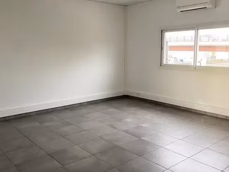 local à louer meyreuil