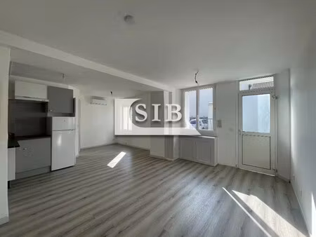 studio - loyer 645 00 € + 20 00 €