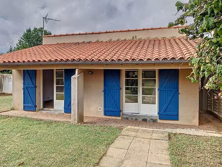 a louer - petite maison située à proximité du centre-ville de fontenay-le-comte