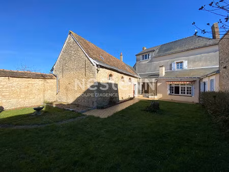 belle maison de charme située à noyen sur sarthe  axe sablé/le mans - gare sncf