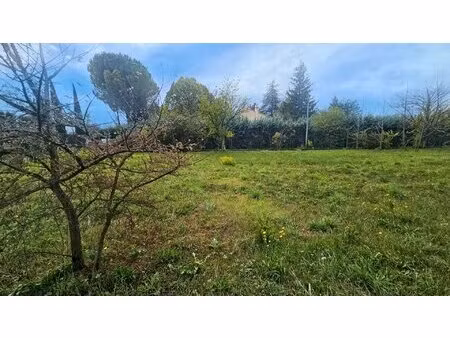terrain 839 m² proche village plat ensoleillé