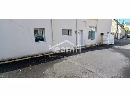 lesneven centre – lot mixte rare : appartement t2/3 avec local