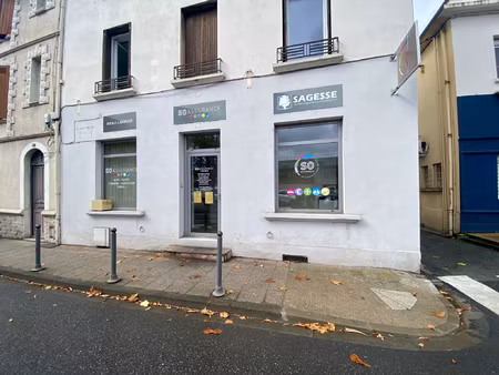 a villeneuve sur lot  rive droite  local commercial en centr