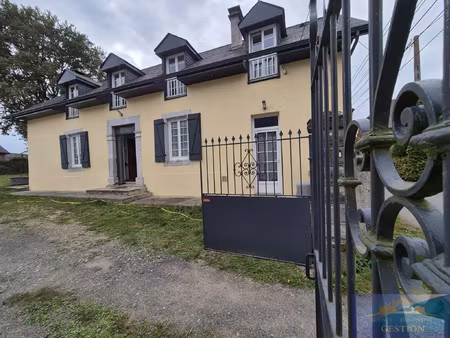 corps de ferme de 118m2  grange  bureau  piscine...