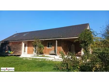 amoureux de nature  maison dans un cadre bucolique.