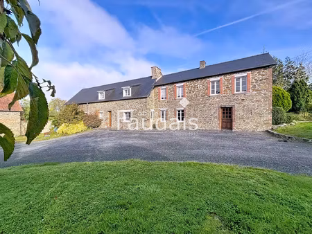 ancien corps de ferme avec dependances a 10mn saint-lo