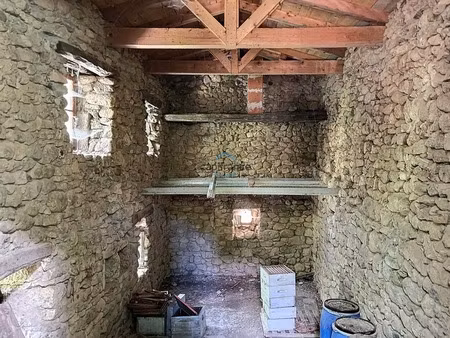 propriété agricole avec 4 granges - 16 ha de terrains - laboule (07)