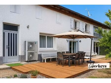 maison familiale avec 2 hectares de terrain