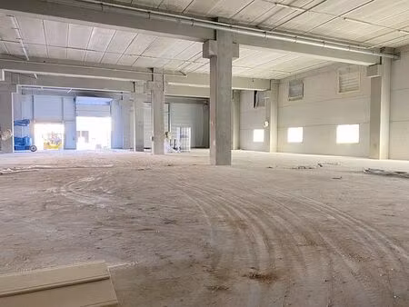 location local d'activités bondy 2 331 m²