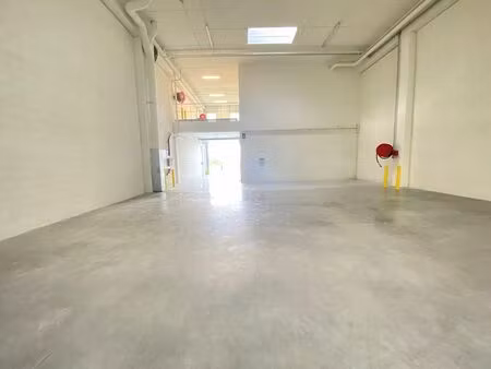 location local d'activités bondy 525 m²
