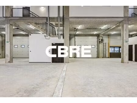 location local d'activités lognes 916 m²