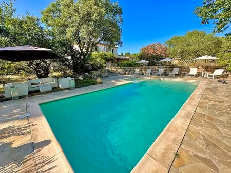 charmante provencale  piscine et grand terrain