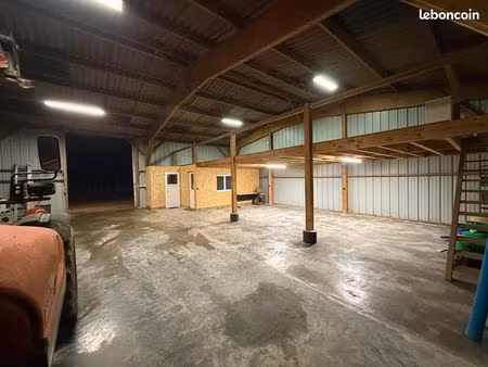 local 180m2 + 65m2 + bureau + wc