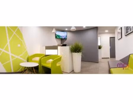 à louer bureaux de prestige lumineux 159 27 m2 zac le  martinique