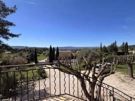 luberon  maison avec studio et jardin  jolie vue dégagée
