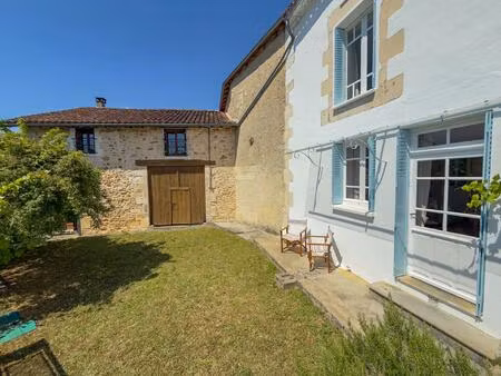 deux maisons pour le prix d'une avec potentiel de revenus.