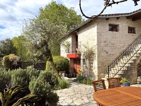 charmante maison en pierre  3 chambres  jardin méditerranéen  joli village