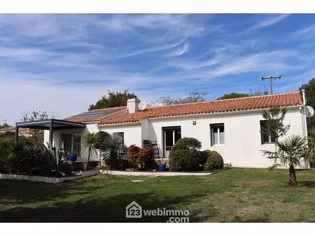 vente maison 7 pièces 162 m² à saint-avaugourd-des-landes (85540)  369 200 €