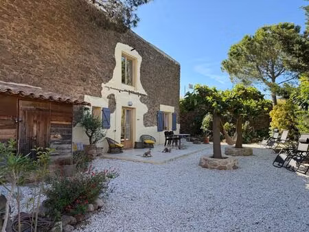 authentique maison de village avec piscine et jardin escales