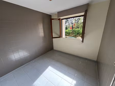 hyper centre local commercial traversant