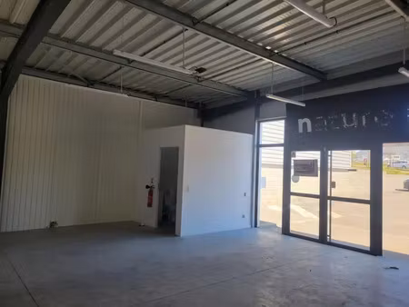 local commercial à louer 250 m2 baud