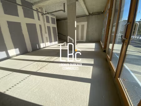 location local commercial 67m² nantes 44300