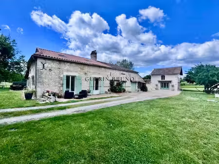 charmante propriété en pierre avec deux maisons et piscine a