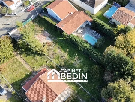 terrain 570 m²