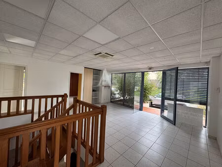 immeuble de rapport -l isle jourdain 13 pièce(s) 223 m² + 2 appartements + garage + parkin