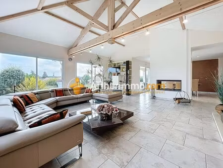 maison de luxe à vendre à chèzeneuve