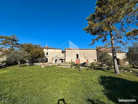 gîte 6 pièces 329 m²