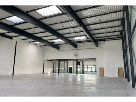 location commerce 3486 m² à saint-priest (69800)