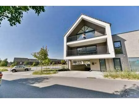 bel appartement 3 ch lumineux avec grande terrasse