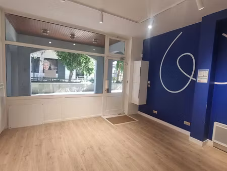 location locaux professionnels 3 pièces 50 m² à poissy (78300)  1 400 €