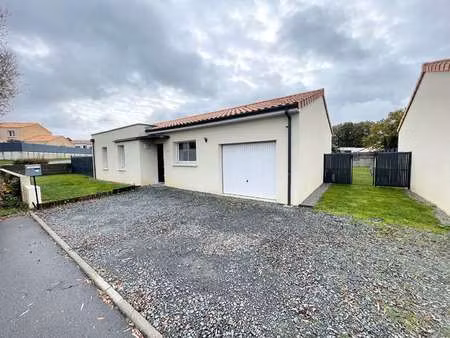 vente maison à andrezé (49600) : à vendre / 89m² andrezé