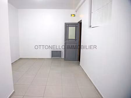 location bureau 1 pièce 19 m² à roquebrune-sur-argens (83520)