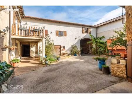 maison 11 pièces 240 m²