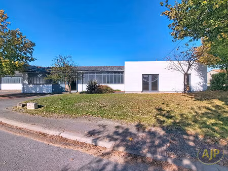 vente commerce 600 m² montaigu-vendée (85600)