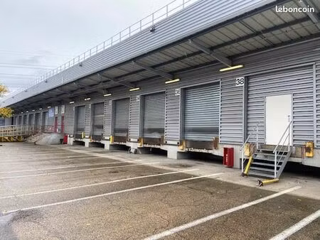 local messagerie 560 m2 a mions (69)  2 min. sortie a.46