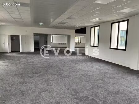 bureau 1 826 m²