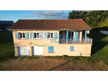 villa indépendante avec vue dégagée / saint jean la bussière