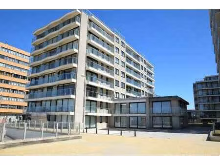 grand garage avec 4 places de parking (numéros 116-117-118-