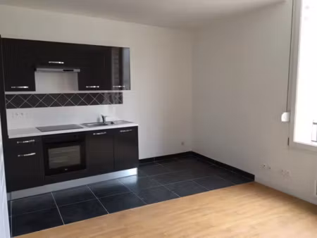 location appartement 1 pièce 43 m² à saint-quentin (02100)  485 €