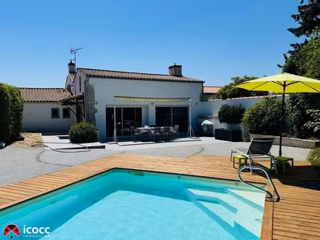 magnifique maison en pierre de 155 m² avec piscine chauffée