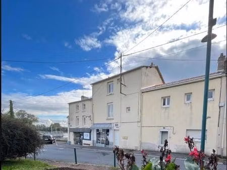 immeuble de rapport. rapport locatif 27 516 € par an / rentabilité brute d’environ 6.98%