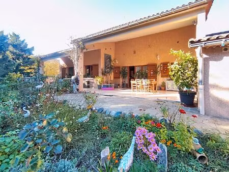 a saisir maison familiale de plain pied sur la commune de meyras